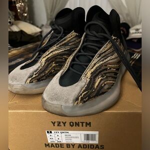 Adidas yzy QNTMS